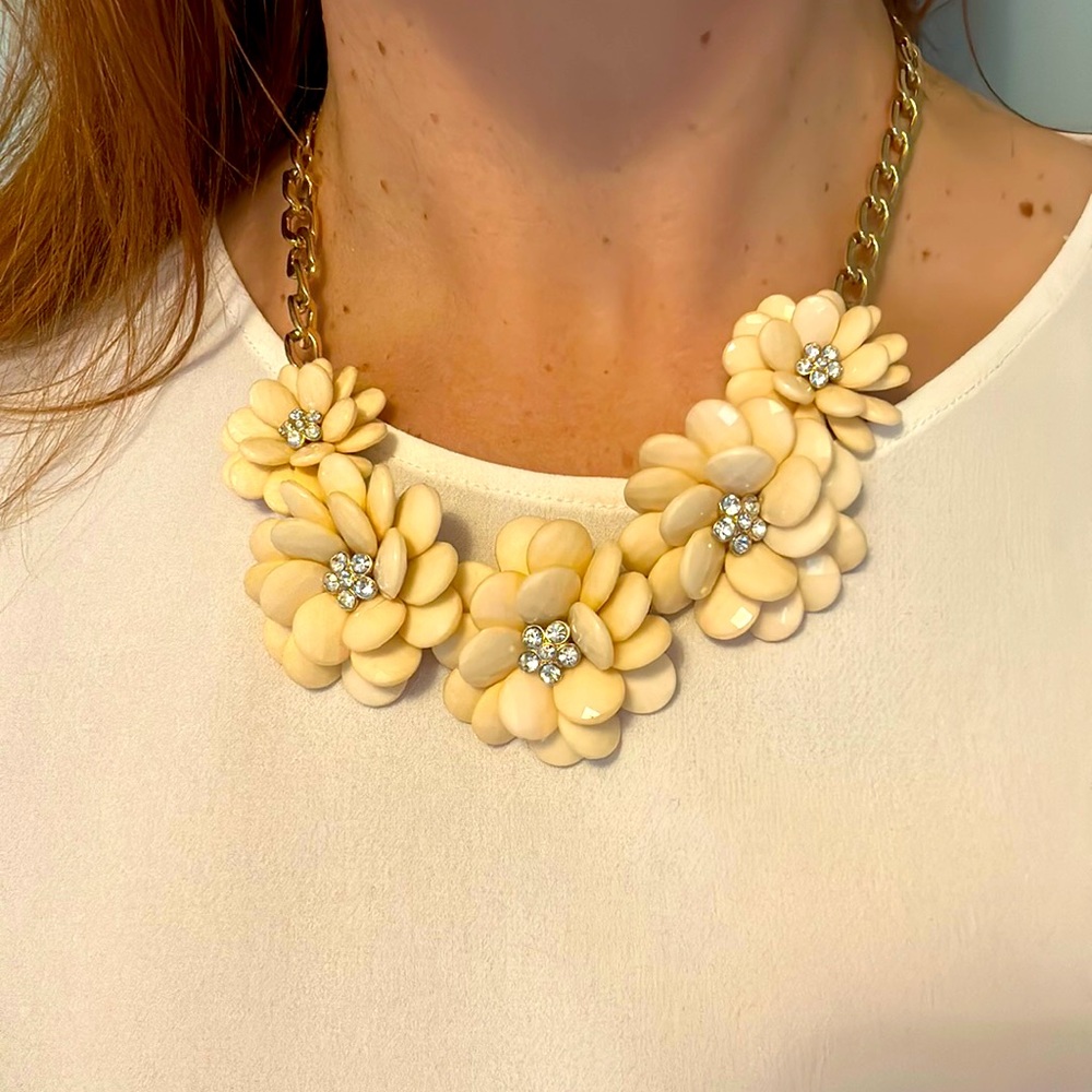 Beaded floral necklace with rhinestone detail